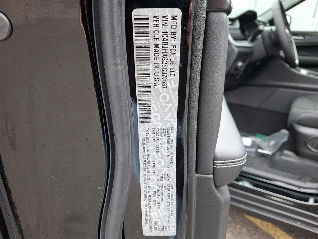 new 2025 Jeep Grand Cherokee car, priced at $44,170