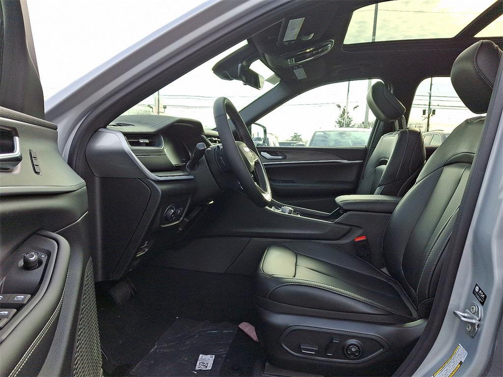 new 2025 Jeep Grand Cherokee car, priced at $52,735