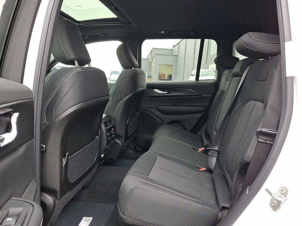 new 2025 Jeep Grand Cherokee car, priced at $43,575