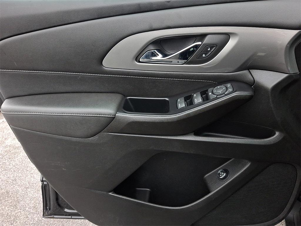 used 2023 Chevrolet Traverse car, priced at $22,500