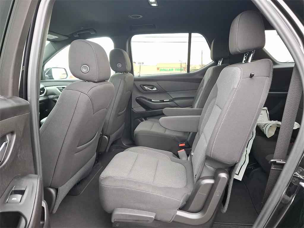 used 2023 Chevrolet Traverse car, priced at $22,500