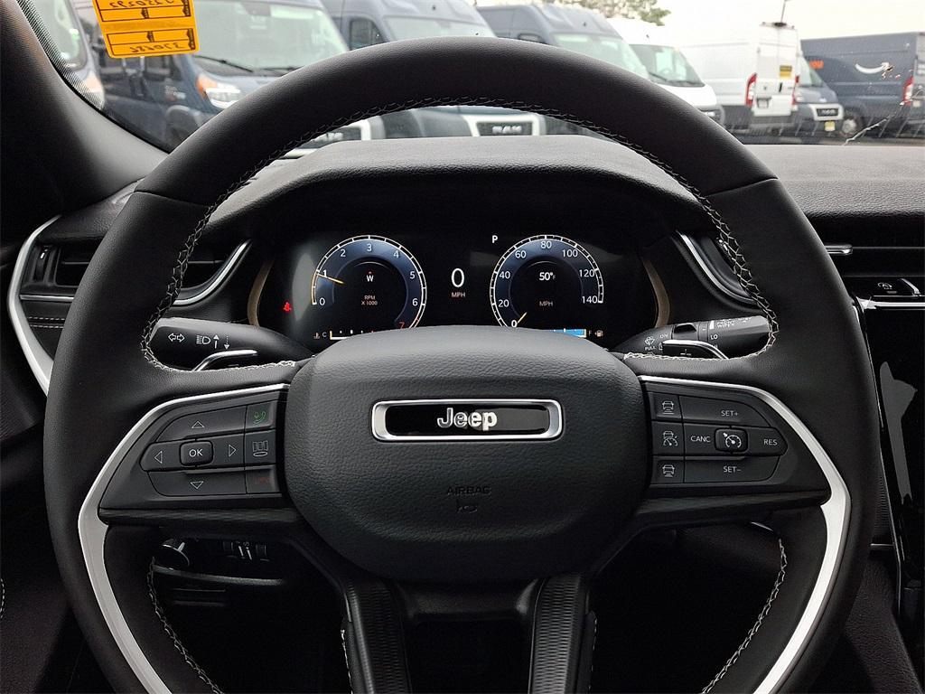 new 2025 Jeep Grand Cherokee car, priced at $43,575
