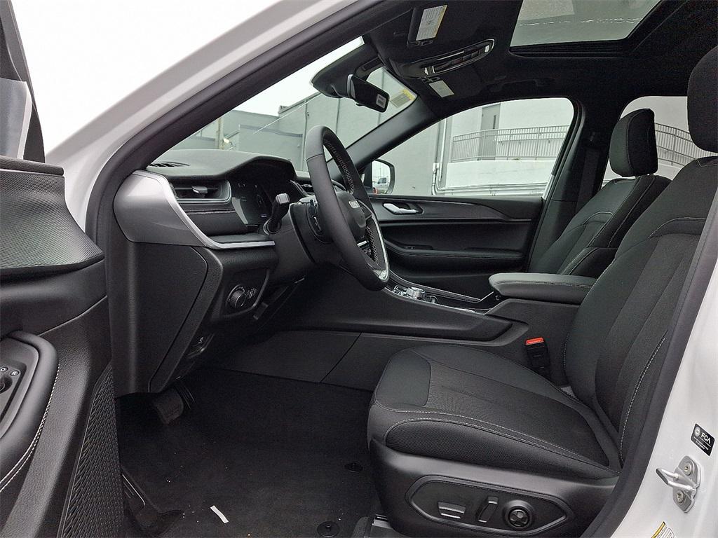 new 2025 Jeep Grand Cherokee car, priced at $43,575