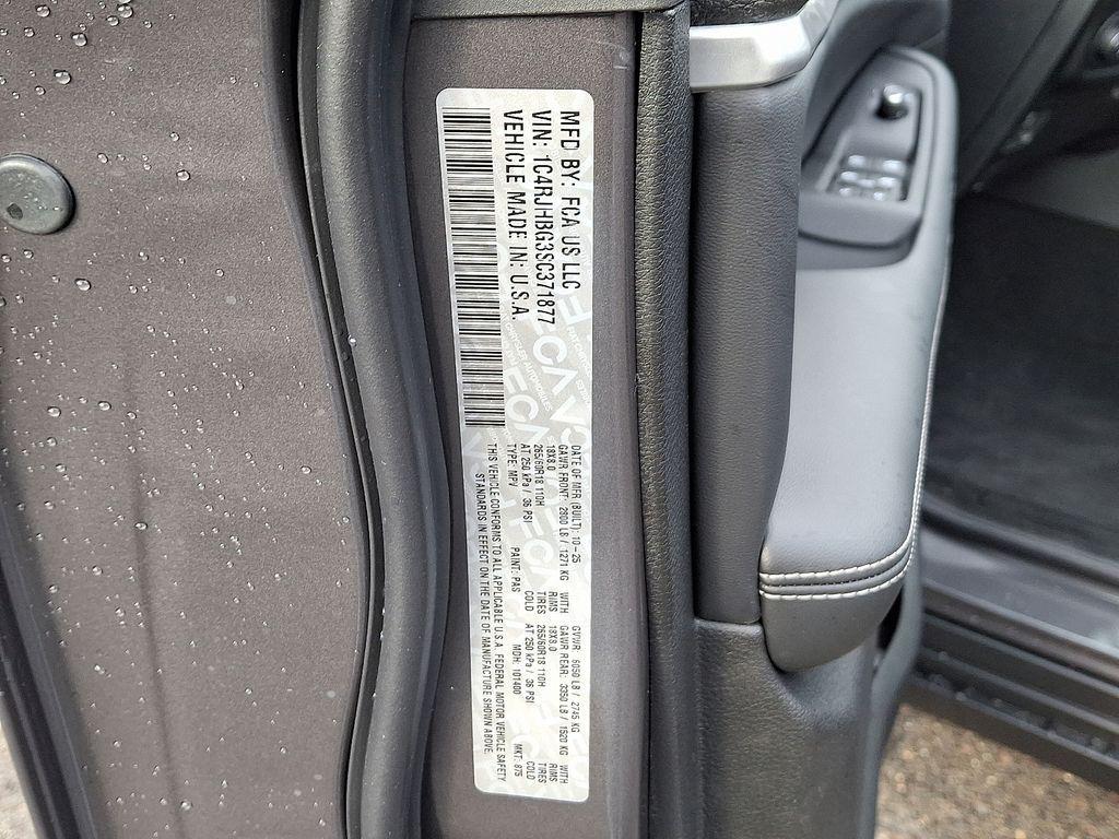 new 2025 Jeep Grand Cherokee car, priced at $50,010