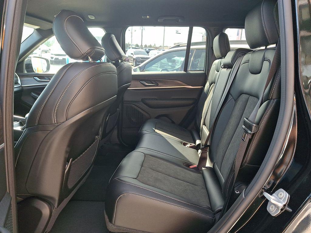 new 2026 Jeep Grand Cherokee car, priced at $48,025