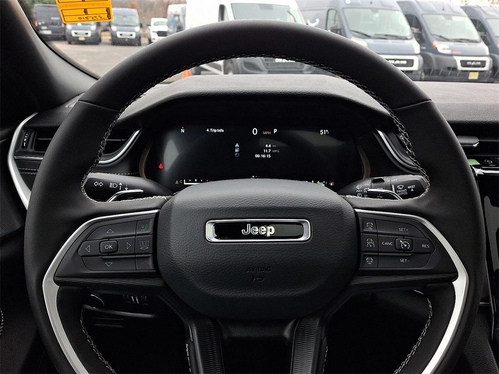 new 2025 Jeep Grand Cherokee car, priced at $46,730