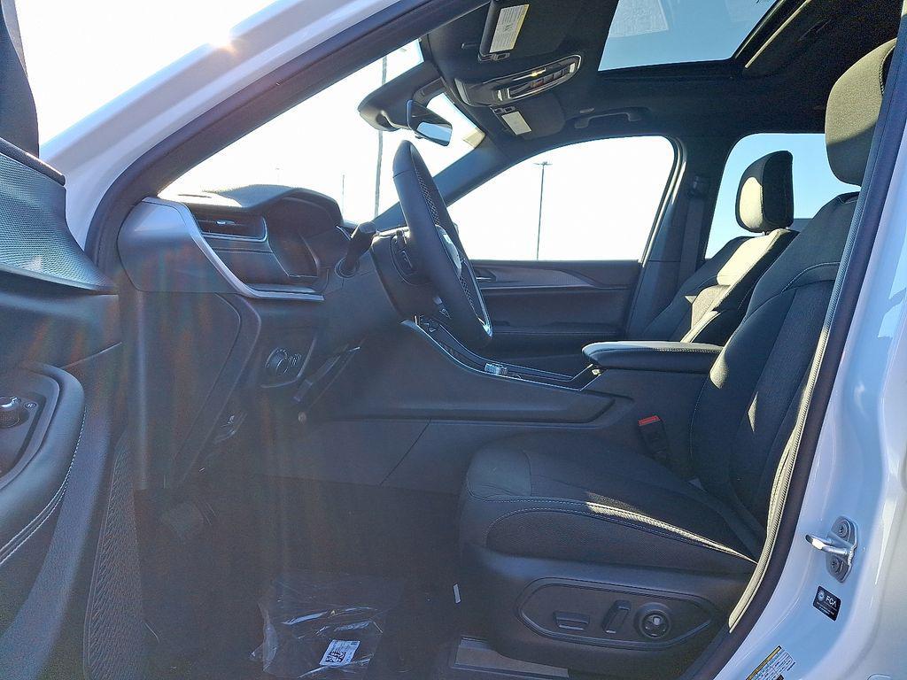 new 2025 Jeep Grand Cherokee L car, priced at $45,925