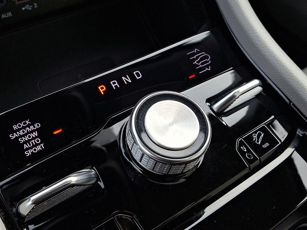 used 2022 Jeep Grand Cherokee car, priced at $34,000