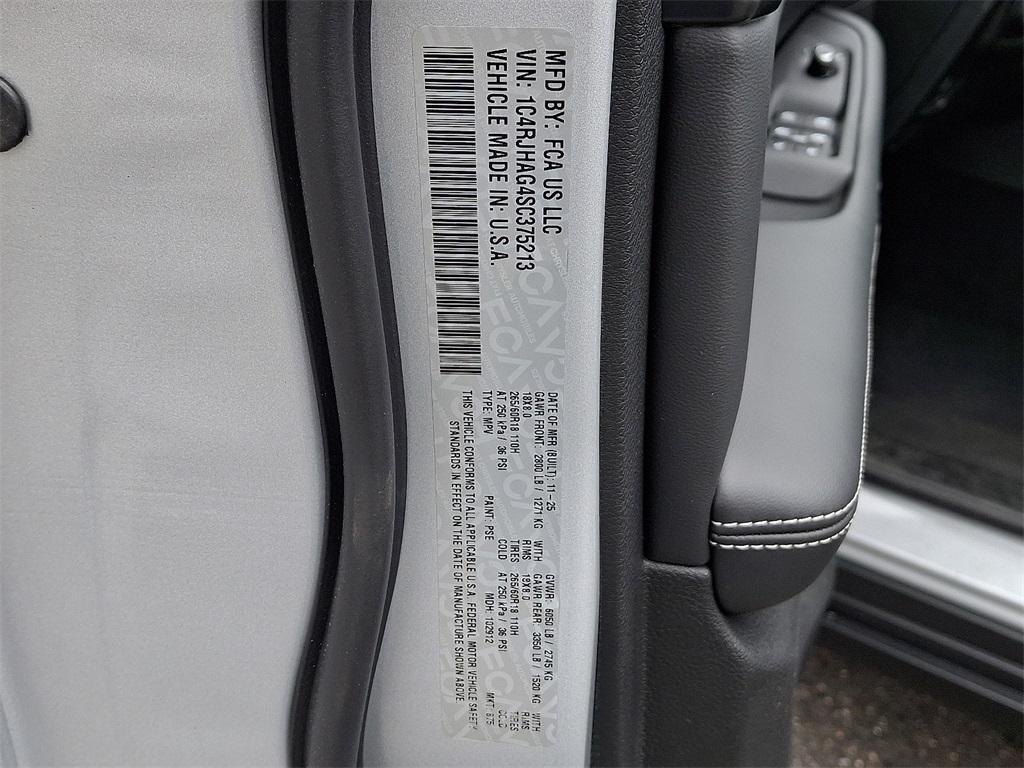 new 2025 Jeep Grand Cherokee car, priced at $46,730