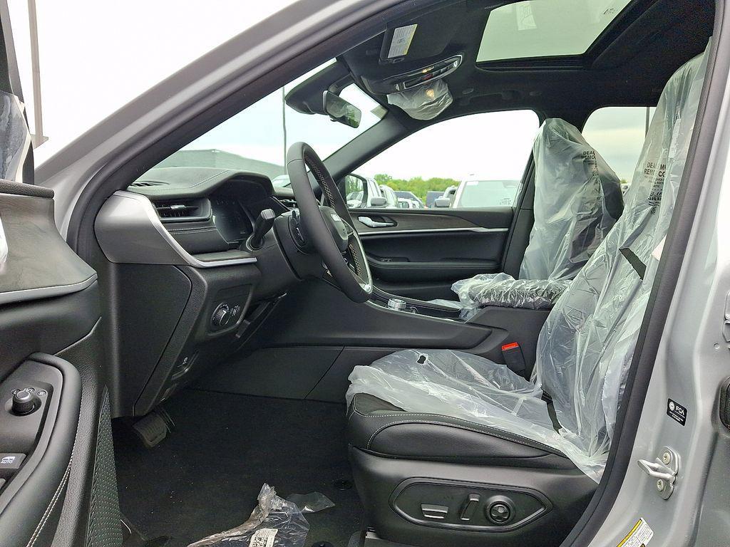 new 2026 Jeep Grand Cherokee car, priced at $48,945