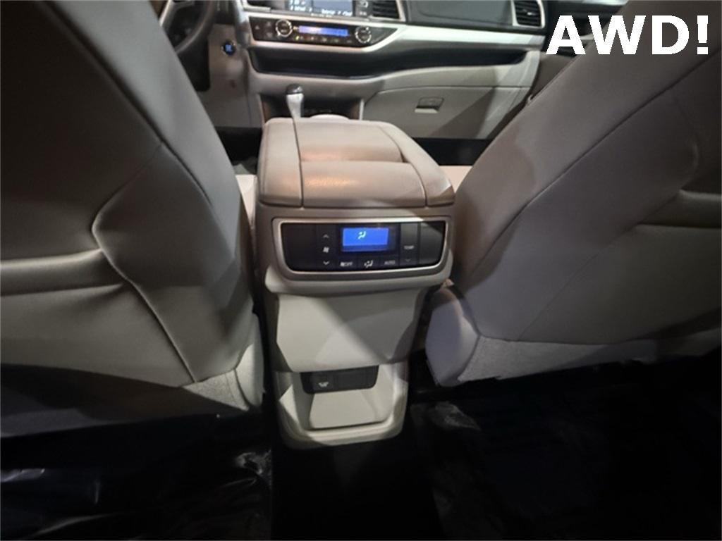 2017 Blizzard Pearl Toyota Highlander