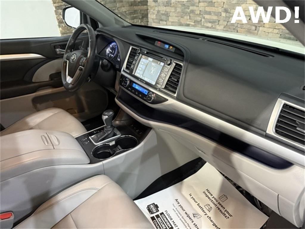 2017 Blizzard Pearl Toyota Highlander