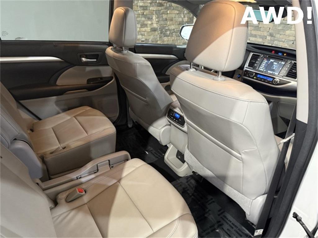 2017 Blizzard Pearl Toyota Highlander