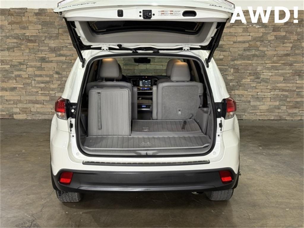 2017 Blizzard Pearl Toyota Highlander