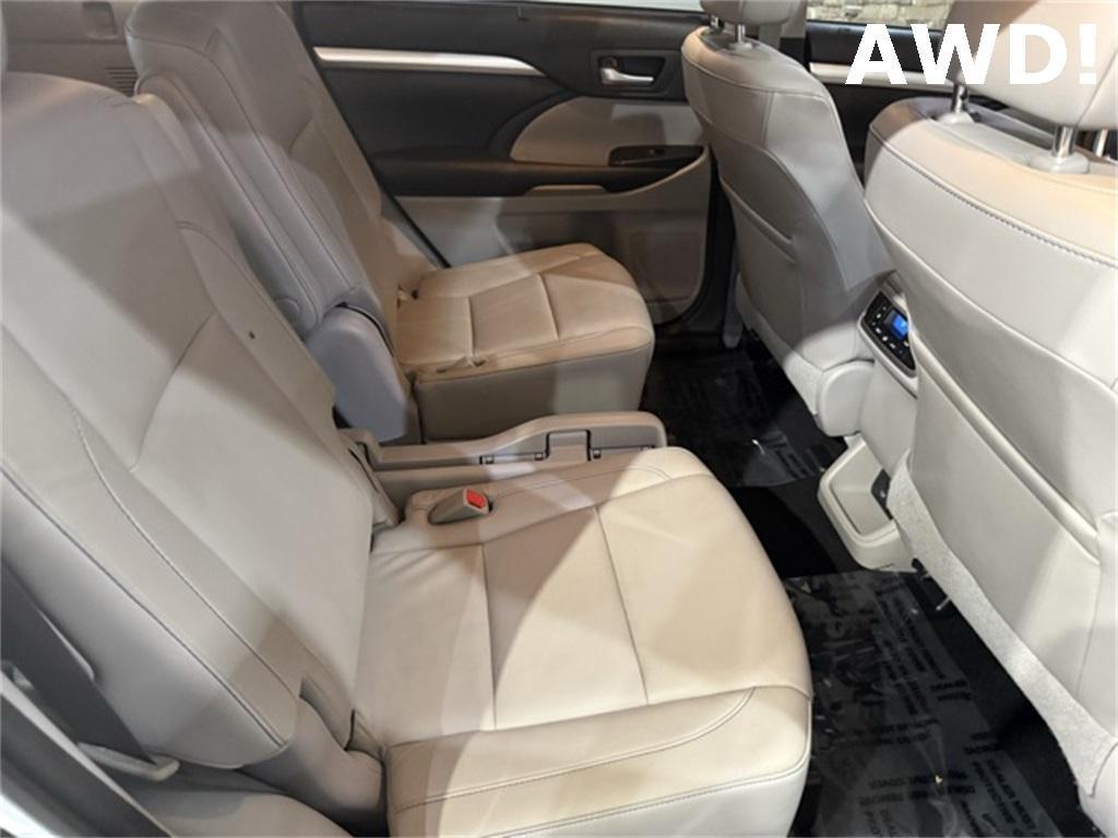 2017 Blizzard Pearl Toyota Highlander