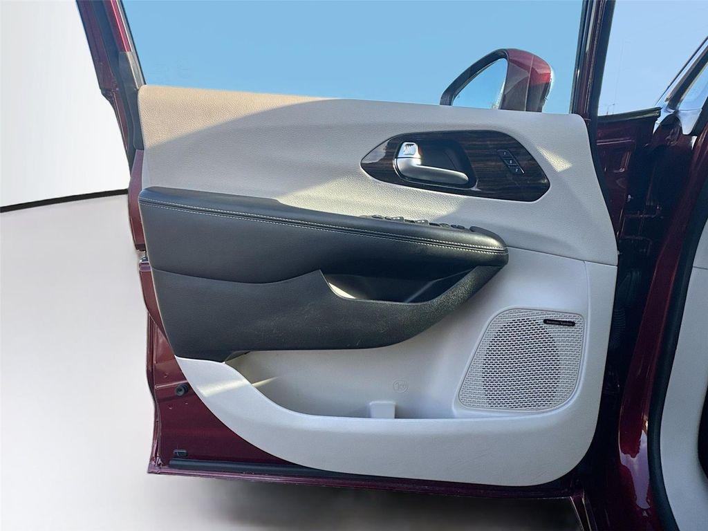 used 2022 Chrysler Pacifica car, priced at $22,400