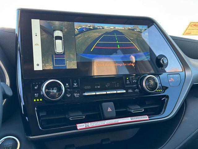 used 2025 Toyota Highlander car, priced at $51,998