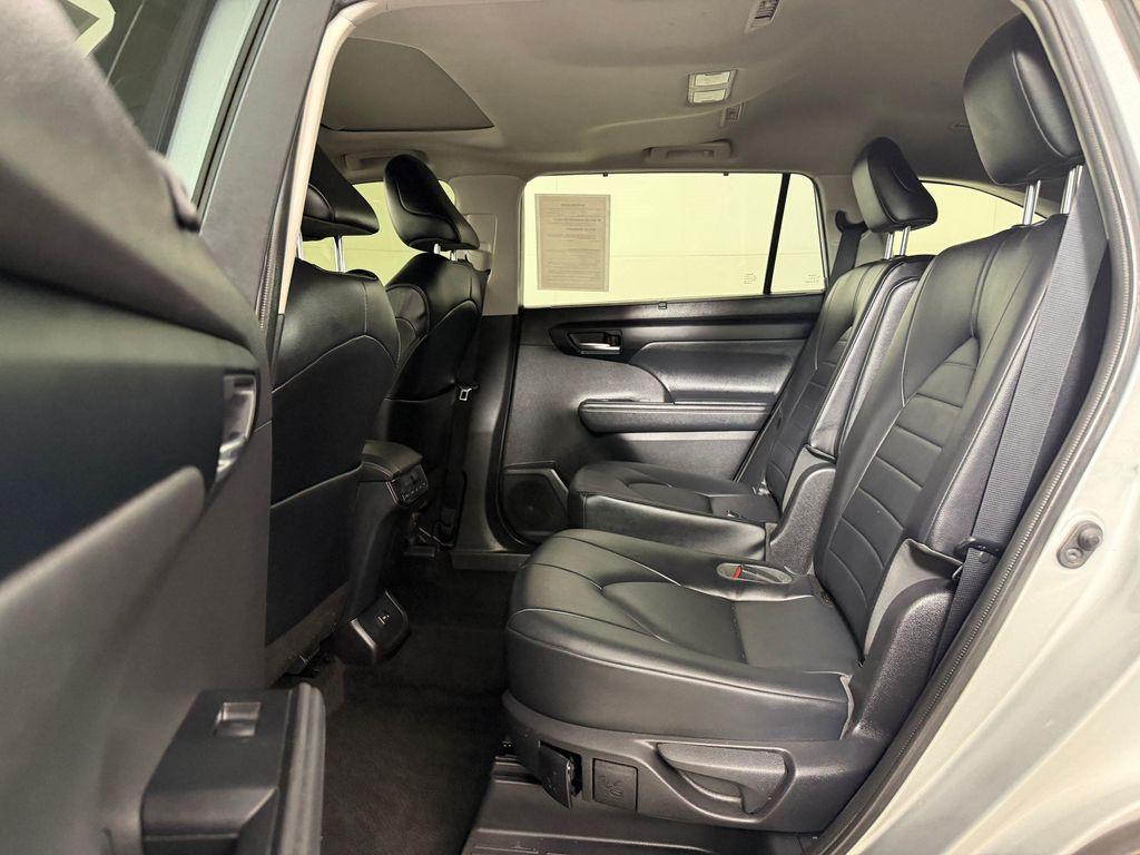 used 2022 Toyota Highlander car, priced at $31,377