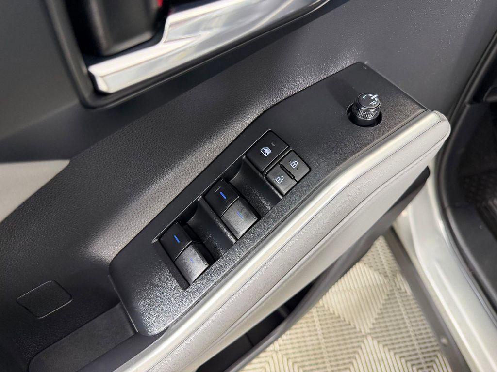 used 2022 Toyota Highlander car, priced at $35,377