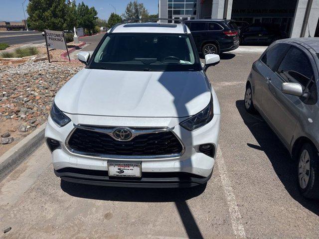 used 2023 Toyota Highlander car, priced at $33,999