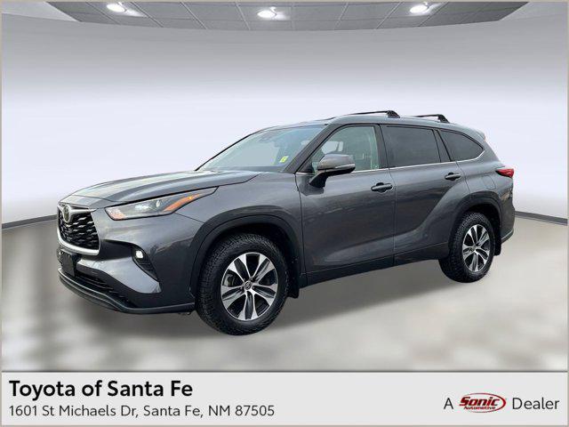 used 2022 Toyota Highlander car, priced at $28,999