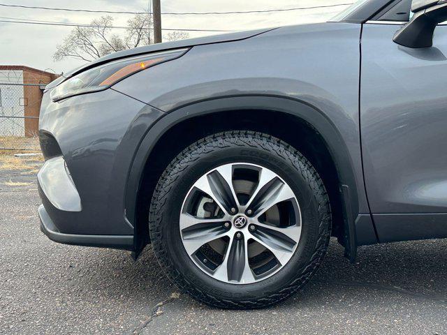 used 2022 Toyota Highlander car, priced at $28,997