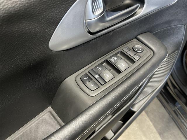 used 2023 Chrysler Pacifica car, priced at $25,153