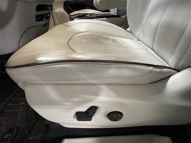 used 2020 Chrysler Pacifica car, priced at $15,369