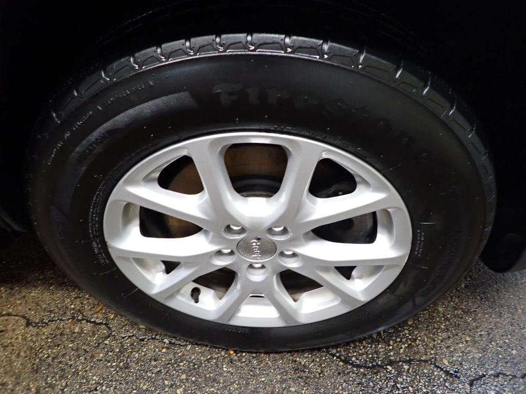 used 2015 Jeep Cherokee car, priced at $7,999