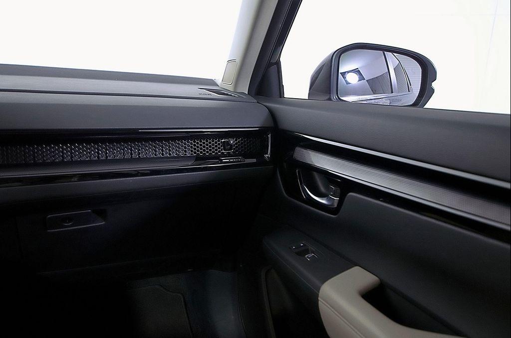 used 2025 Honda CR-V car, priced at $31,998