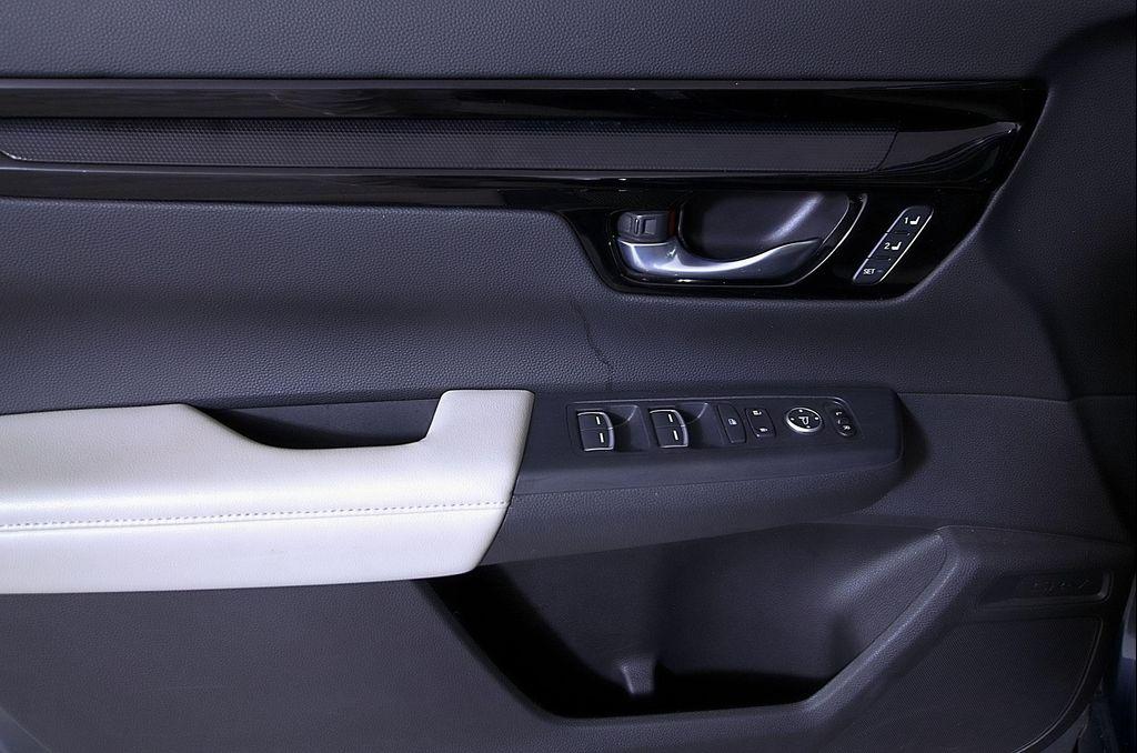 used 2025 Honda CR-V car, priced at $31,998