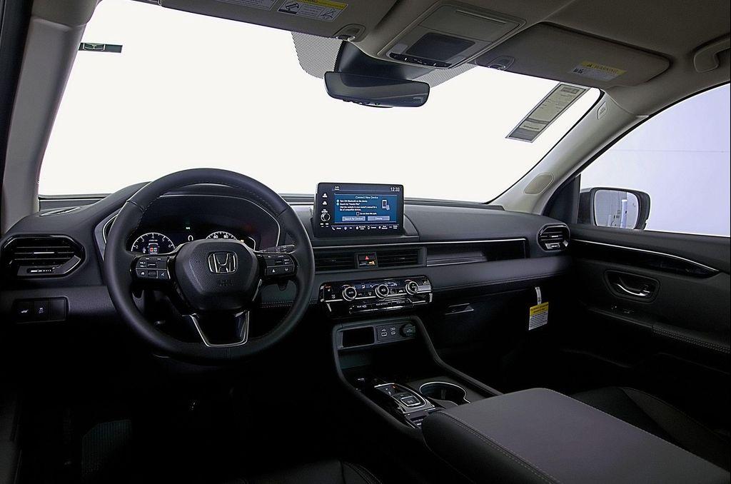 new 2025 Honda Pilot car, priced at $44,995