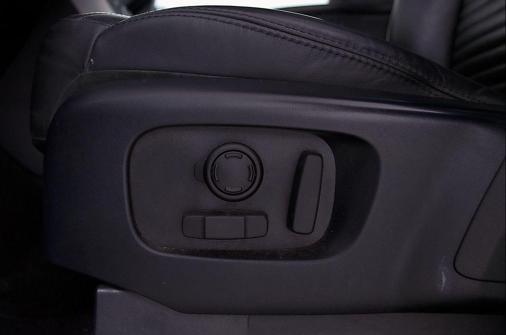 used 2020 Land Rover Discovery car, priced at $19,798