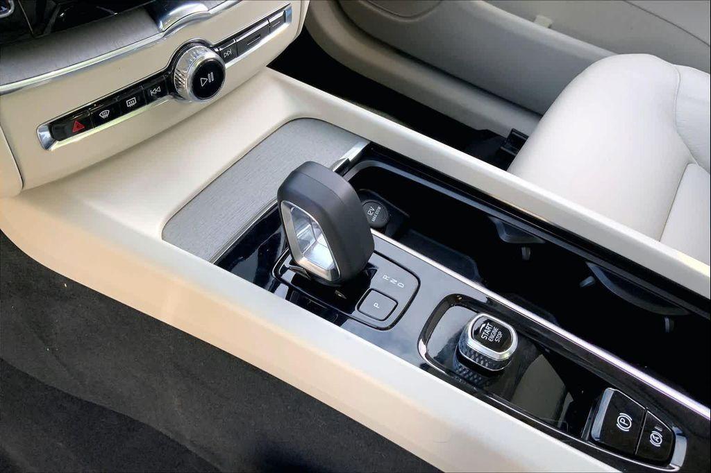 used 2023 Volvo XC60 car, priced at $21,200