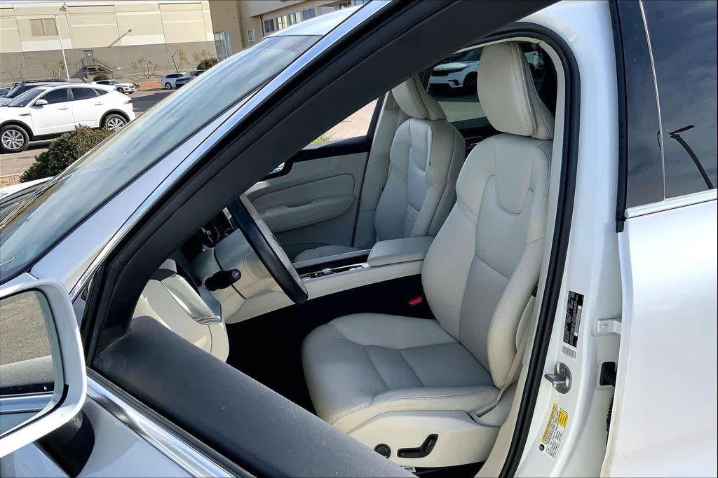 used 2023 Volvo XC60 car, priced at $21,200