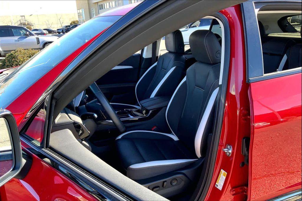 used 2025 Buick Envision car, priced at $30,300