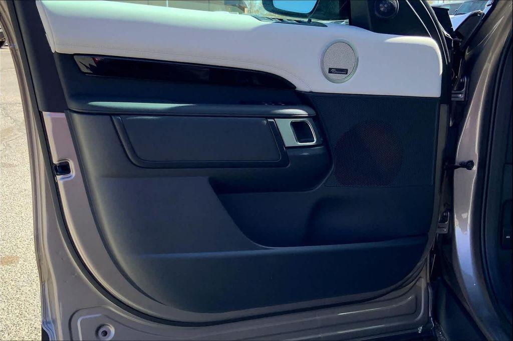 new 2025 Land Rover Discovery car, priced at $64,593