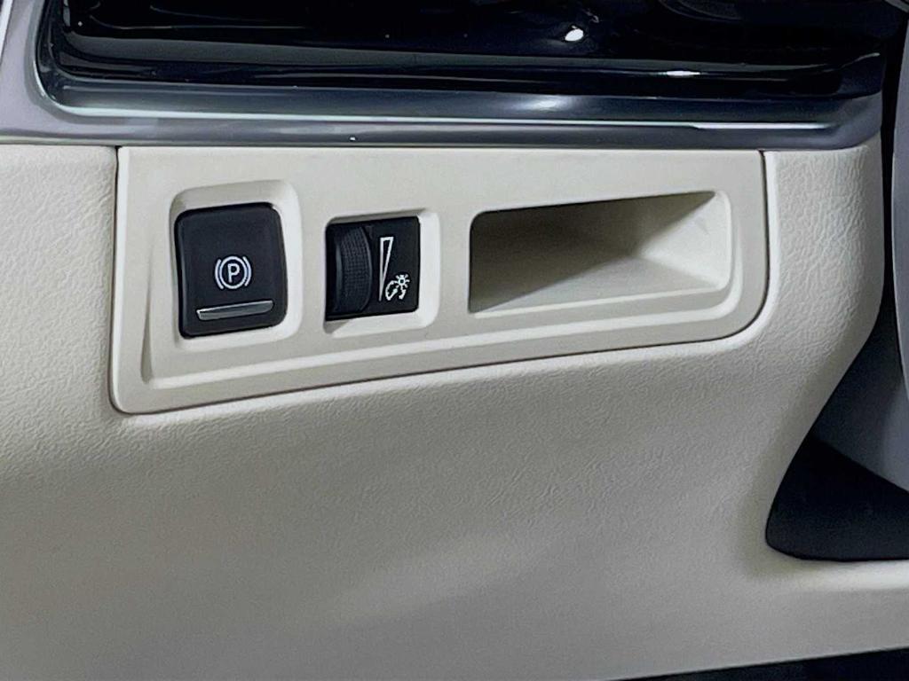 used 2022 Cadillac XT6 car, priced at $31,995