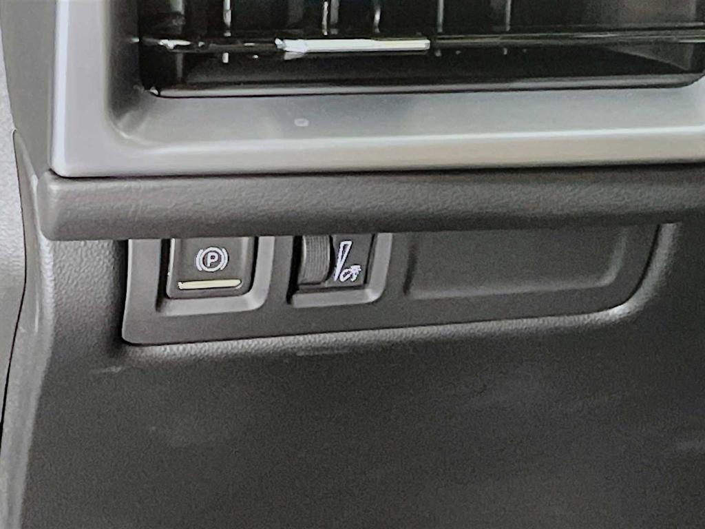 used 2024 Cadillac XT4 car, priced at $32,995