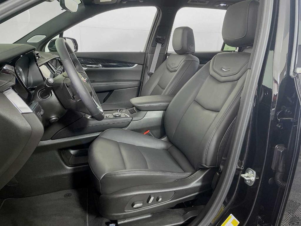 new 2025 Cadillac XT6 car, priced at $62,565