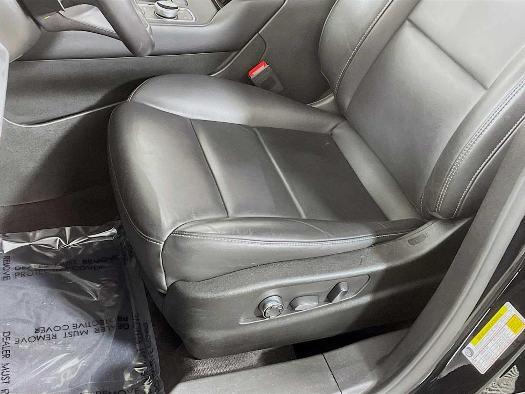 used 2024 Cadillac XT4 car, priced at $32,995