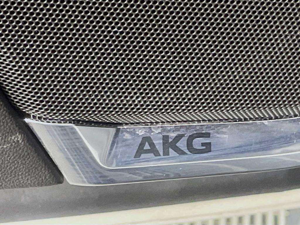 used 2022 Cadillac Escalade ESV car, priced at $69,995