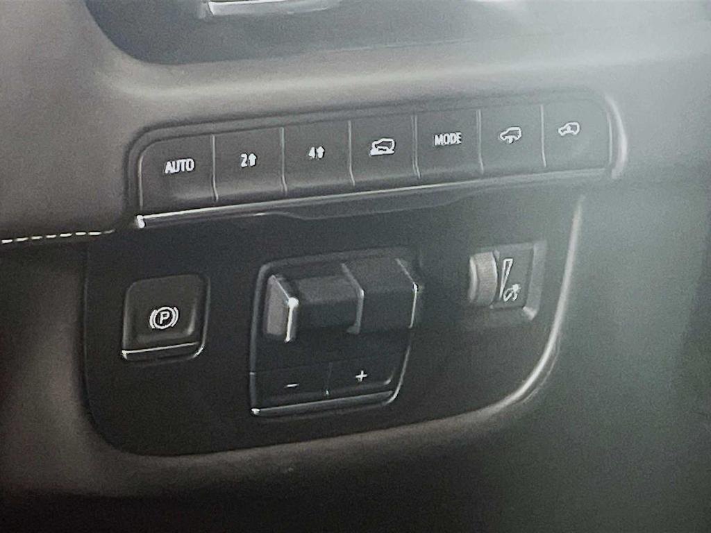 used 2022 Cadillac Escalade ESV car, priced at $69,995