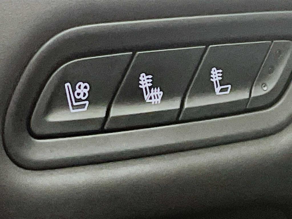 used 2022 Cadillac Escalade ESV car, priced at $69,995