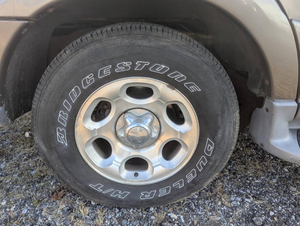 used 2001 Lincoln Navigator car, priced at $3,000