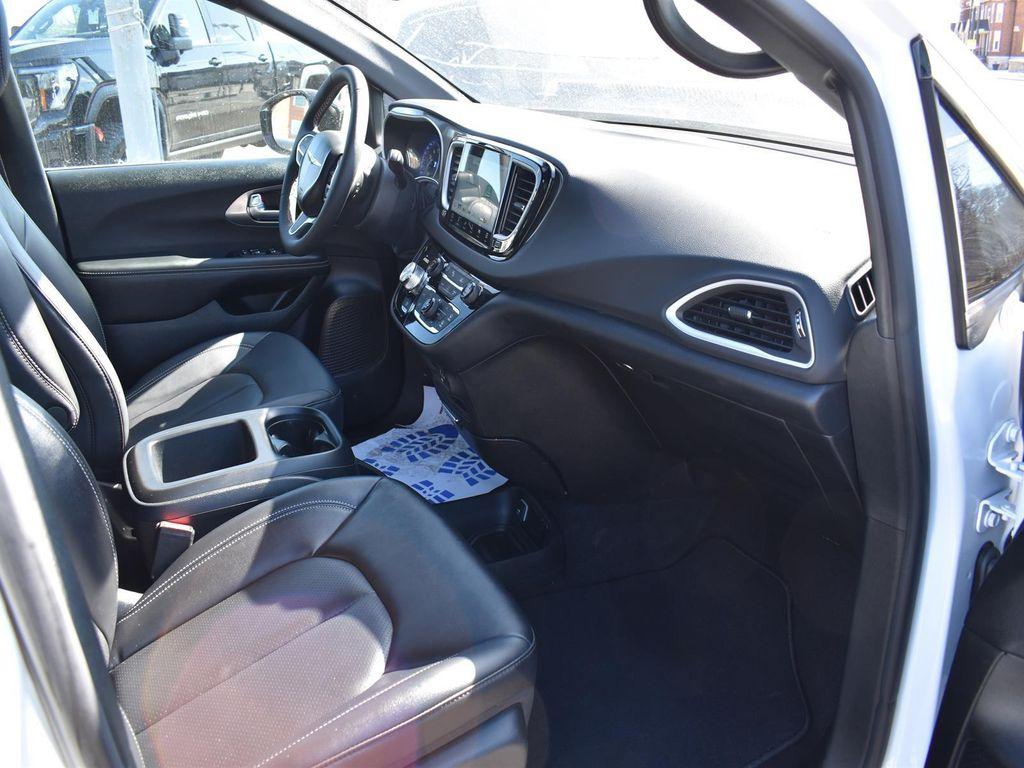 used 2026 Chrysler Pacifica car