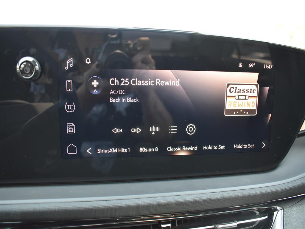 new 2025 Buick Envista car, priced at $28,295