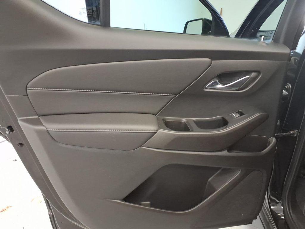 used 2023 Chevrolet Traverse car, priced at $25,887