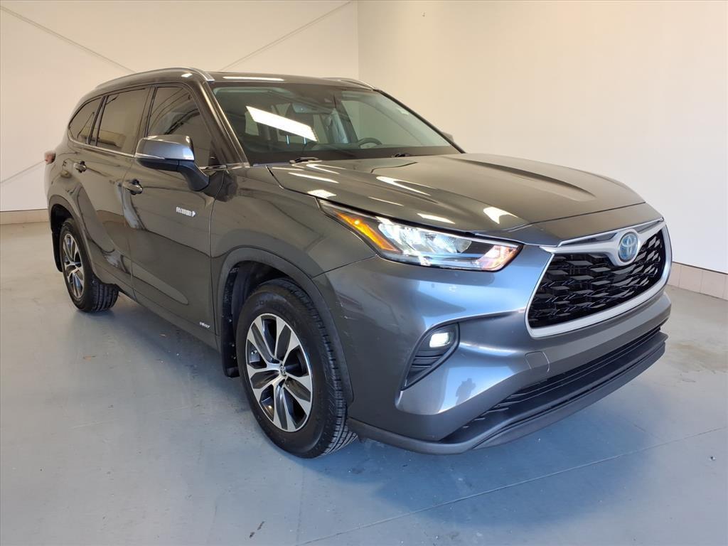 used 2020 Toyota Highlander Hybrid car, priced at $29,463