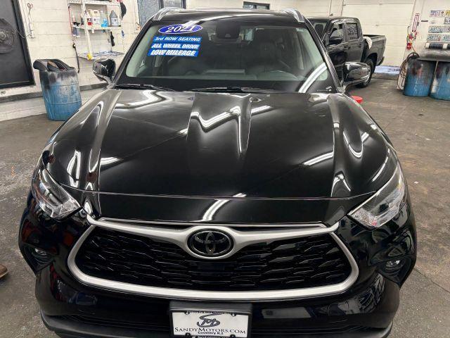 used 2021 Toyota Highlander car, priced at $29,900